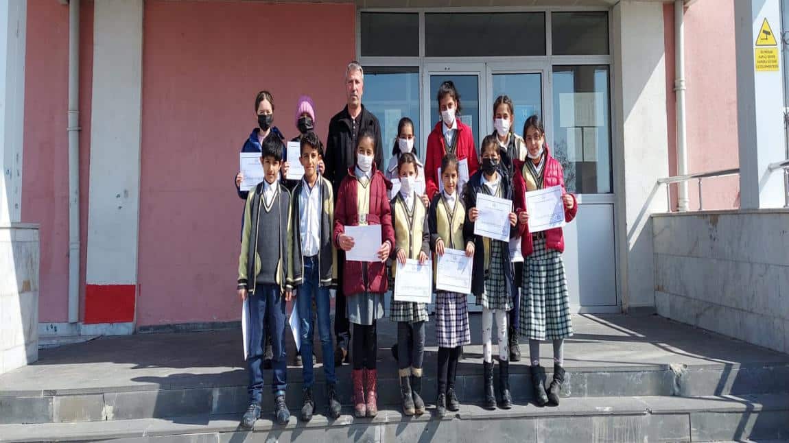 Kırk Hadis Yarışması'na Katılan Öğrencilerimize Başarı Belgeleri Verildi